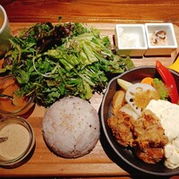 やさいの王様 銀座店 - 若鶏の唐揚げ自家製タルタルソース添え