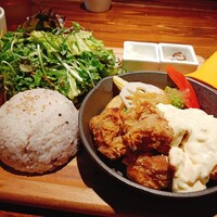 やさいの王様 銀座店 - 若鶏の唐揚げ自家製タルタルソース添え
