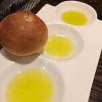 オッジ ダルマット 西麻布店 - 3種類のオリーブオイル