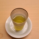 道人 - お飲み物①水出し玉露《祇園辻利「瑞雲」3時間水出》
      甘みがスゴい！