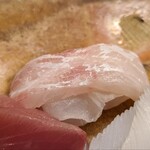 道人 - ⑤真鯛(兵庫県明石産、朝〆)
      産卵は春～初夏、旬は秋～晩冬、産卵直後で旨みが落ちる時期ですが、滋味の溢れる旨み
      良くこれ程の上質な個体が手に入ることに驚愕
      コリ感と旨みのバランスが極限