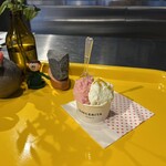 ジェラテリア シンチェリータ - ラブラバイヨカンフロマージュと、いちごヨーグルト