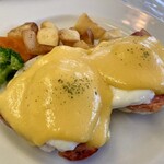 The Rose Garden - 厚切りハムのエッグベネディクト