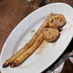 船橋ワイン食堂八十郎 - ホタテとアスパラのポワレ