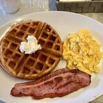The Rose Garden - 厚切りベーコンとワッフル