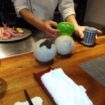 鉄板焼き ひつじの隠れ家 - 羊の毛のお人形　中々話し上手方です