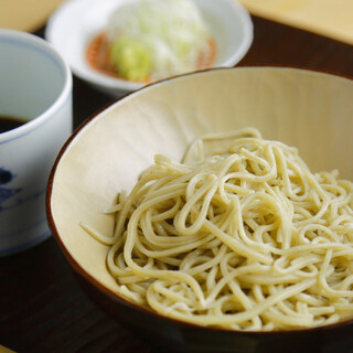 全国より仕入れる蕎麦粉にて総手打ちにて仕上げる「蕎麦」も必食