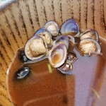 定食 美松 - みそ汁。(途中)