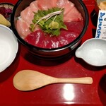 近畿大学水産研究所 大阪・関西万博 ウォータープラザ店 - マグロ手桶寿司赤身～大トロ迄食べ比べ出来ちゃう～