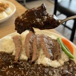 ミートハウス おにくやさん - 和牛ステーキのせカレー