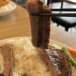 ミートハウス おにくやさん - 和牛ステーキのせカレー