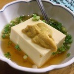 たつも - お通し　自家製豆腐　雲丹のせ