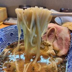 麺家 たけ田 - つけ汁からの麺リフト