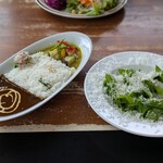 Greenpoint by Bedford Cafe - コンビネーションカレー・ルッコラのサラダ♪