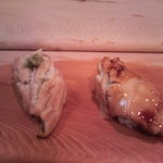 江戸長寿司本店 - 穴子塩（左）　穴子（右）