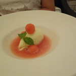 クッチーナ イタリアーナ ガッルーラ - メロンのジェラートをスイカのグラニタで