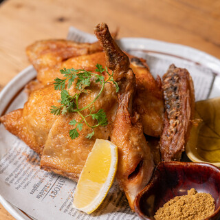 「名物」丸鶏の素揚げ