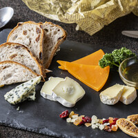 おまかせ厳選チーズ盛り合わせ