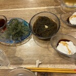 沖縄酒場じゅにまーる 横浜ドリームランド店 - 突出しともずく酢と海ぶどう