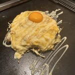 ろくもんや 本店 - 玉子とチーズのお好み焼き
