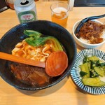 一虎牛肉ラーメン (台湾料理専門店) - ランチセットと(小)魯肉飯、台湾ビール