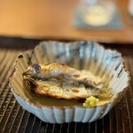 鎌倉 北じま - 日干しされた鮎を炭火焼き