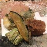 霞庭 まつばら - 【揚げ物】鯛の香煎揚げ、鱧の梅肉＆大葉巻き、南瓜、そら豆、