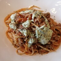 Trattoria Tabule - サルシッチャとバジルヨーグルトのトマトソース　カルダモンザータル1600円