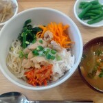 トーコーキッチン - 本日の定食 ビビンバ丼 副菜二品 豚汁