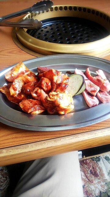 Korean Tennenshoku Yakiniku Sarada