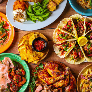 【フード約90種類】ボリューム満点の彩り豊かな料理を取り揃え