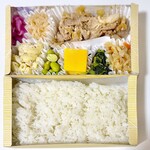 金兵衛 - 上の段がお菜、下の段がご飯になっています