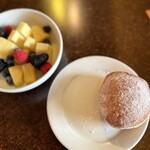 Makahiki - フルーツとマラサダ（横浜のレナーズより美味しいよ）