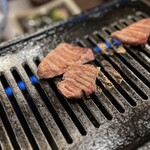 内臓焼肉専門 きもやき屋 - 厚切り牛タン