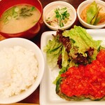 パルファン - ピーマン肉詰めトマト煮込み