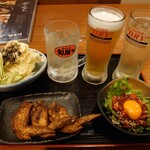 天然温泉極楽湯 - 料理写真:クエン酸ドリンク(280円)生ビール中(580円)極楽ハイボール(460円)
塩昆布キャベツ(290円)黄金手羽先3本(520円)韓国風海鮮ユッケ(680円)