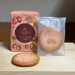GODIVA - 料理写真:あまおう苺&ホワイトチョコレートラングドシャクッキー