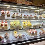 セ・ラ・セゾン! 相模原本店 - ショーケースの中の宇宙。キラキラ。