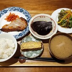 ローカル食堂 ランブロワーズ - 料理写真:日替わり(赤カレイの味噌漬け・豚の角煮) 1500円