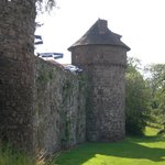 Hotel Burg Trendelburg - この城壁の向こうがレストランです