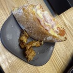 ステーキハウス京 - 乗っけたパン