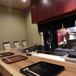 割烹 恵比寿 - 素敵なカウンター席。向う側は厨房。私、独り占めでした。