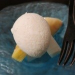 青山きいろ - ［夜コース］デザートはフルーツにミルクジェラートを乗せて。ミルクジェラートは練乳のようなコクのあるタイプ。このあと完熟バナナケーキも出てきました（撮り忘れ）。