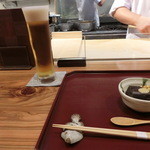 割烹 恵比寿 - エビスの生ビール。大将の包丁さばきを見ながら、、、ぷはぁ～～＼(^o^)／