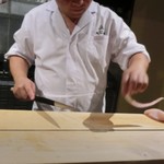 割烹 恵比寿 - あっと言う間に３枚に下ろして。。。