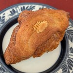 BURDIGALA TOKYO - クロワッサン・オ・ザマンド