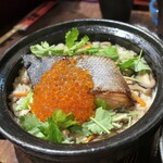 味噌と鮮魚と純米酒 穂 - ・〆　鮭といくらの土鍋ご飯