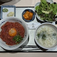 牛刺しと焼肉 仔虎 クリスロード店 - 
