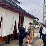 中華そば 深緑 - 外観②  続々と来るお客さん