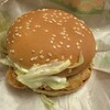 マクドナルド - 料理写真:期間限定販売でバンズに生姜醤油の風味香るやわらかなチキンタツタパティを、キャベツ、辛味のあるソースとともにサンドしたバーガーですよ。